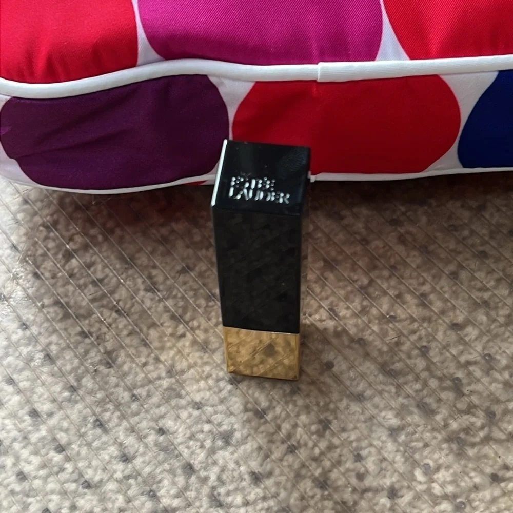 Estée Lauder pure envy No 220 powerful sculpting lipstick.